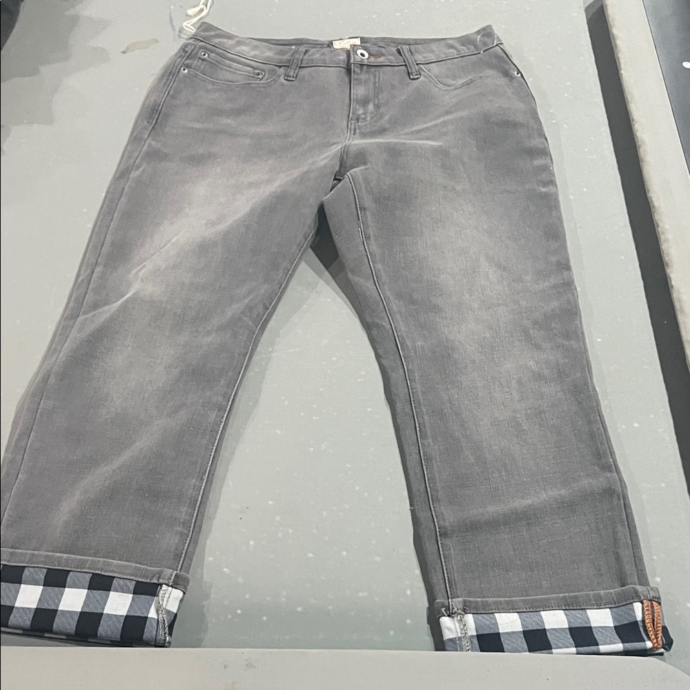 Chic Gray Women's Cropped Jeans with Checkered Cuffs